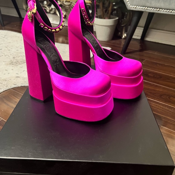 Versace Medusa Aevitas platform pump 35.5 - Picture 9 of 11